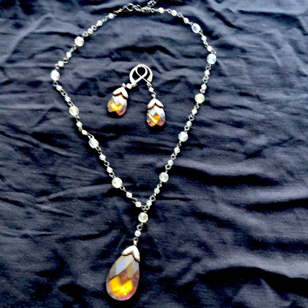 Necklace and earring set